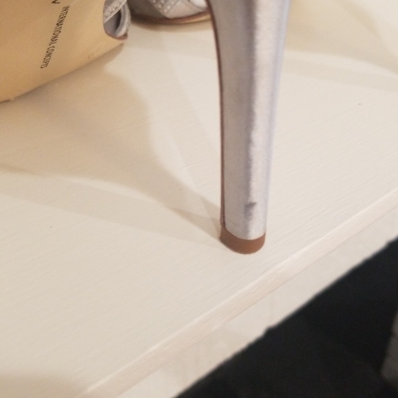 Silver INC heels - Picture 6 of 7
